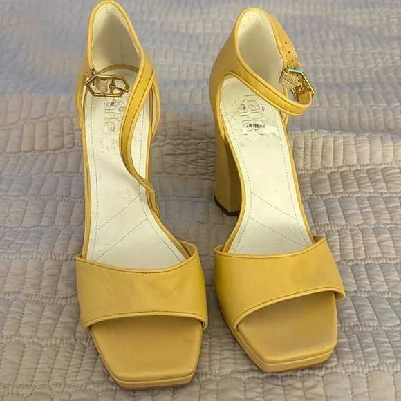 Franco Sarto Shoes - Franco Sarto Ivory Open Toe Platform Sandals Size 8 GUC
